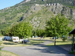 Entrée Camping partie basse avec vue sur le fort du Replaton